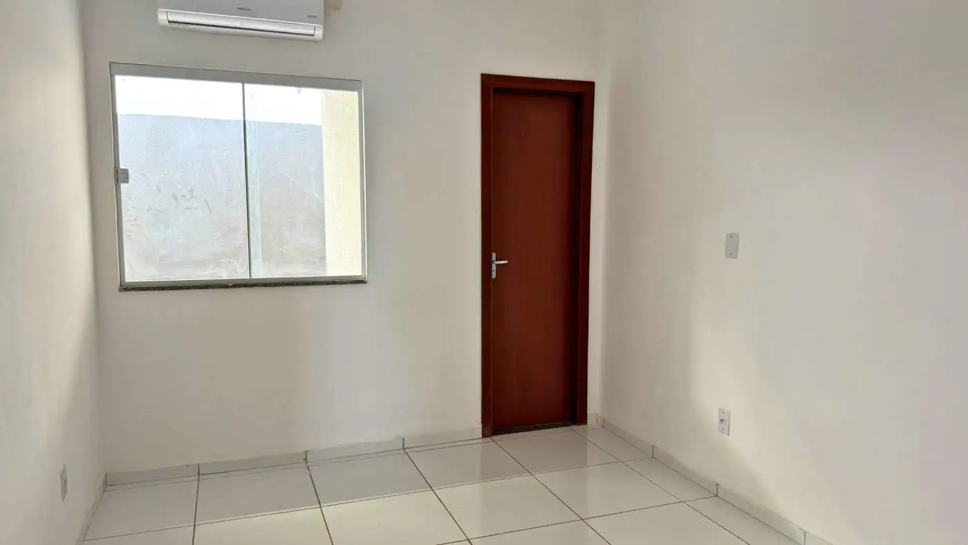 casa-terra-nova-juazeiro-do-norte-fachada-com-jardim.webp