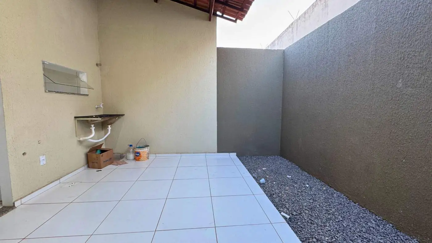 casa-terra-nova-juazeiro-do-norte-jardim-lateral.webp