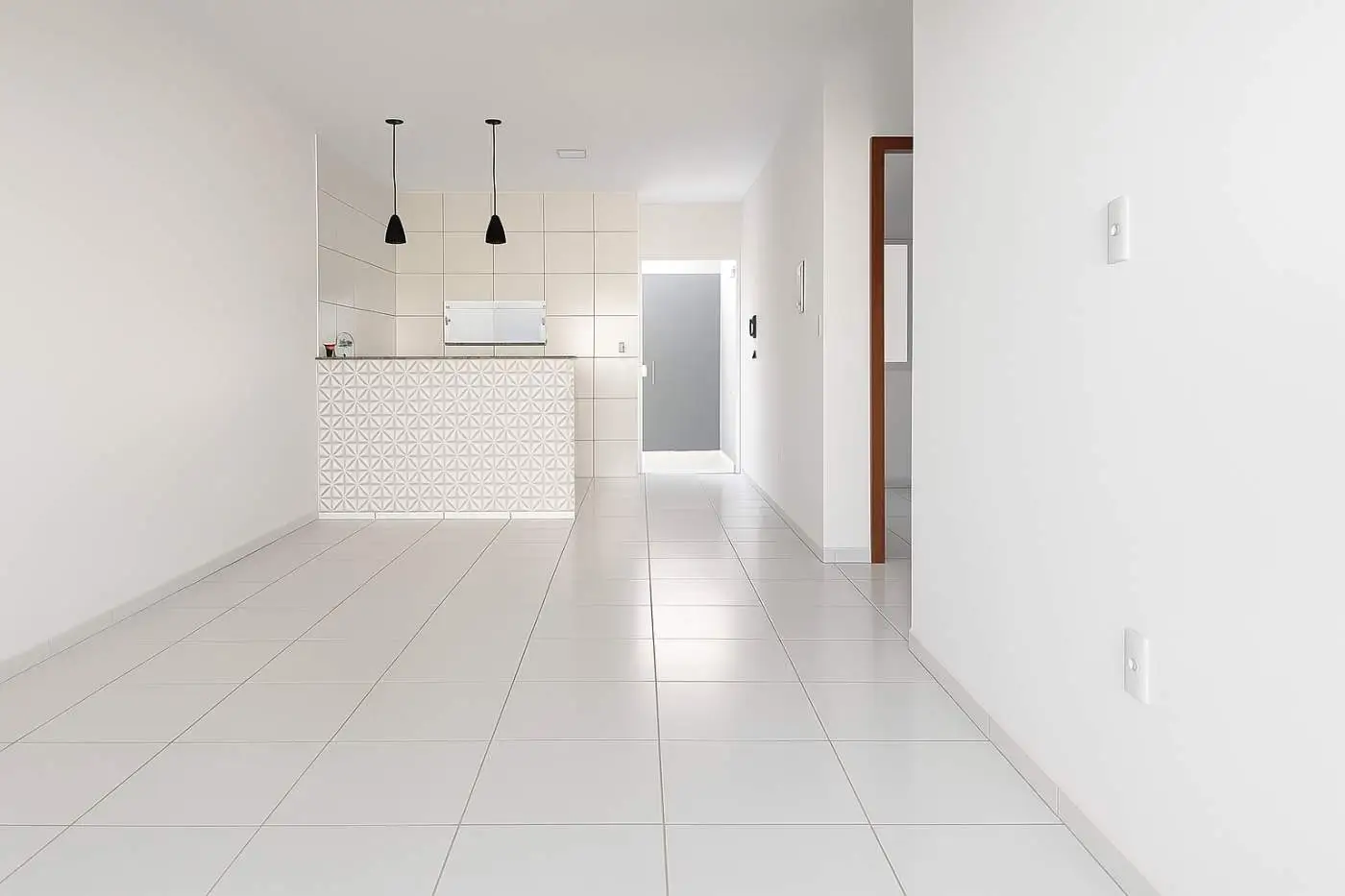 Sala integrada à cozinha da casa no Residencial Terra Nova